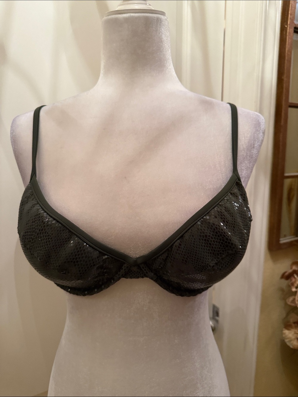 Victoria’s Secret Y2K Green Shiny Mermaid Bikini Top Sz 36C NEW